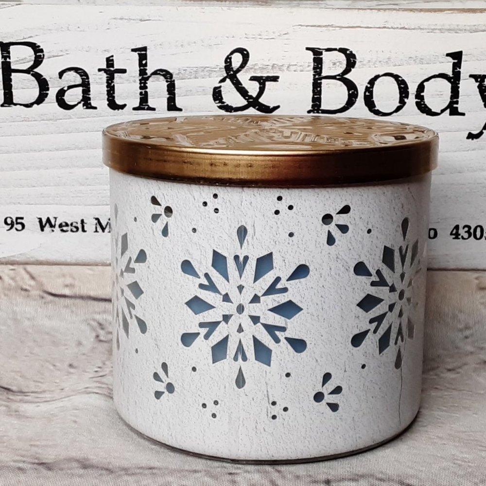 BATH & BODY WORKS        'TWISTED PEPPERMINT' 3-WICK CANDLE 'CALM & BRIGHT' - Picture 2 of 7